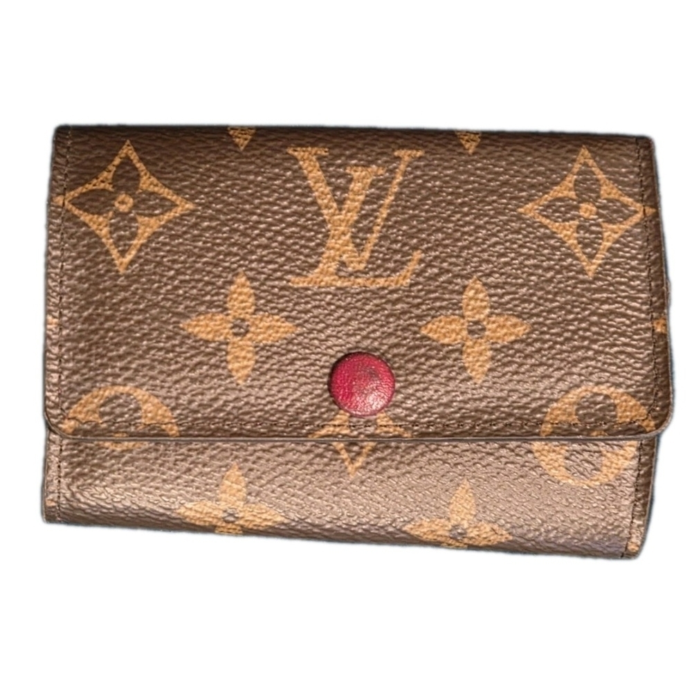 Louis Vuitton Leather Monogram Key Holder w Red interior (EXCELLENT CONDITION)